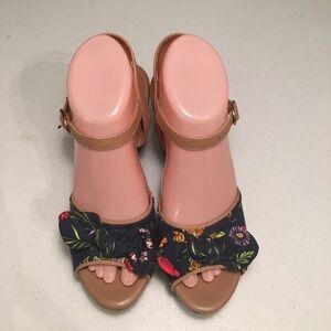 Clarks Artisan as Shoes Floral Wedge Print  Size 6.5M SB-E